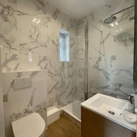 Apartment Somptueux 25m2, Balcon, Plein Centre *