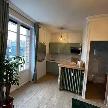 Somptueux 25m2, Balcon, Plein Centre Apartment *